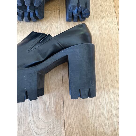 Stella McCartney - Chunky Lug Sole Platform Clogs in Black - Picture 5 of 11